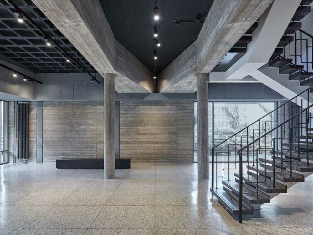 LIZ Foyer